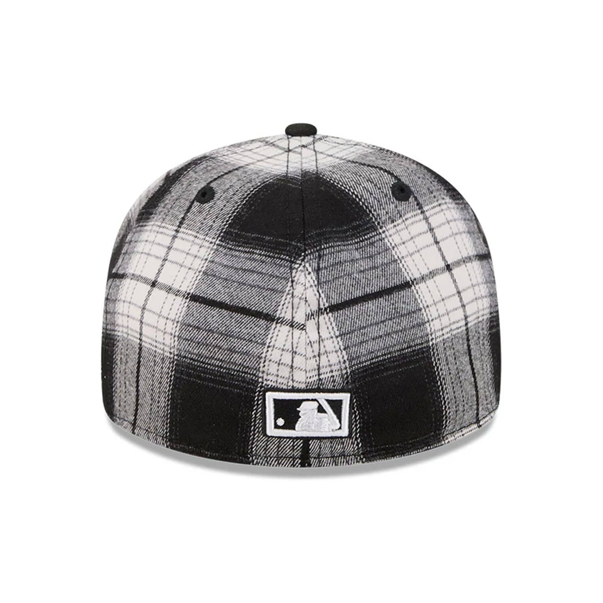 This is a New York Mets MLB Grunge Style Plaid Black Retro Crown 59FIFTY Fitted Cap 6