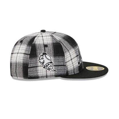 This is a New York Mets MLB Grunge Style Plaid Black Retro Crown 59FIFTY Fitted Cap 4
