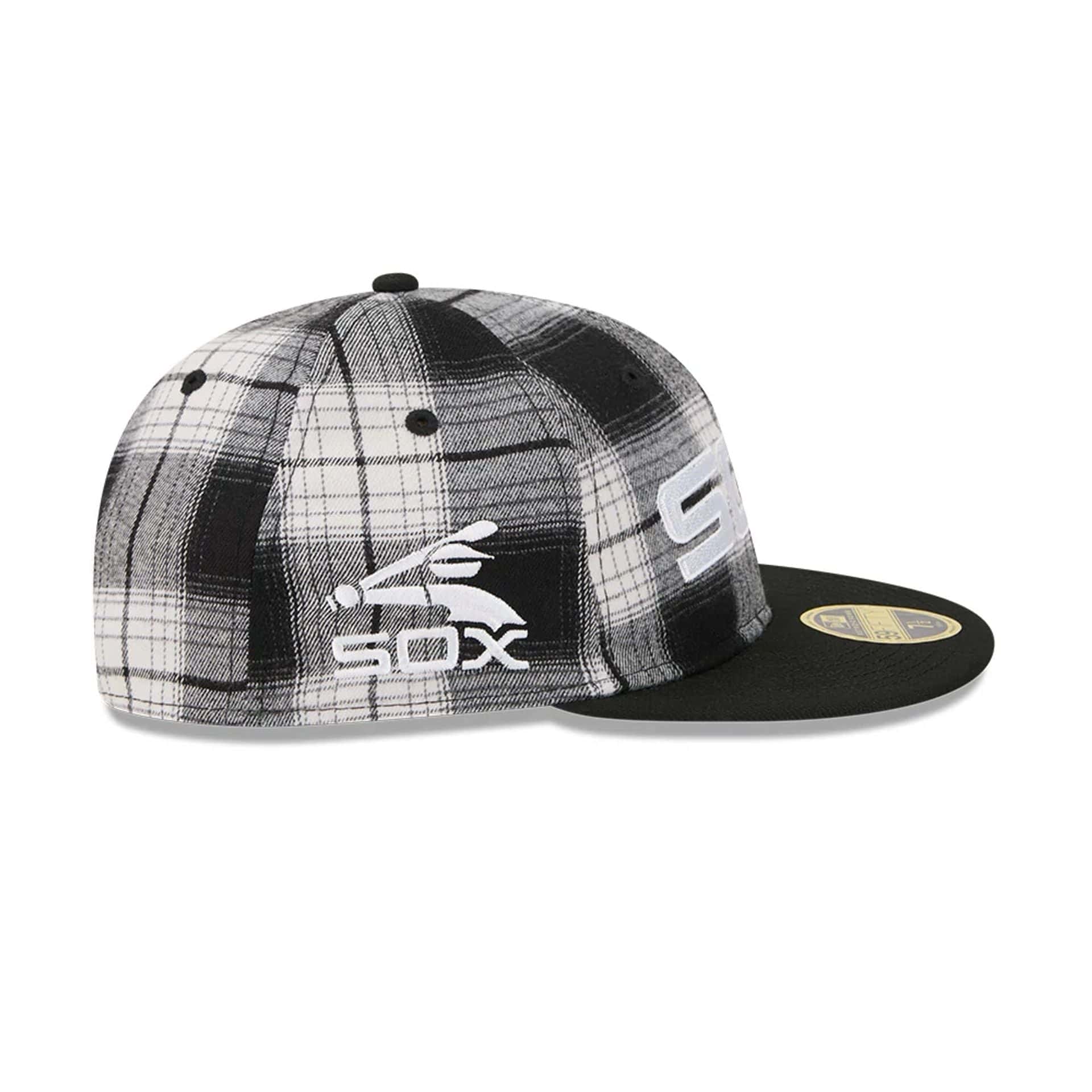 This is a Chicago White Sox MLB Grunge Style Plaid Black Retro Crown 59FIFTY Fitted Cap 4