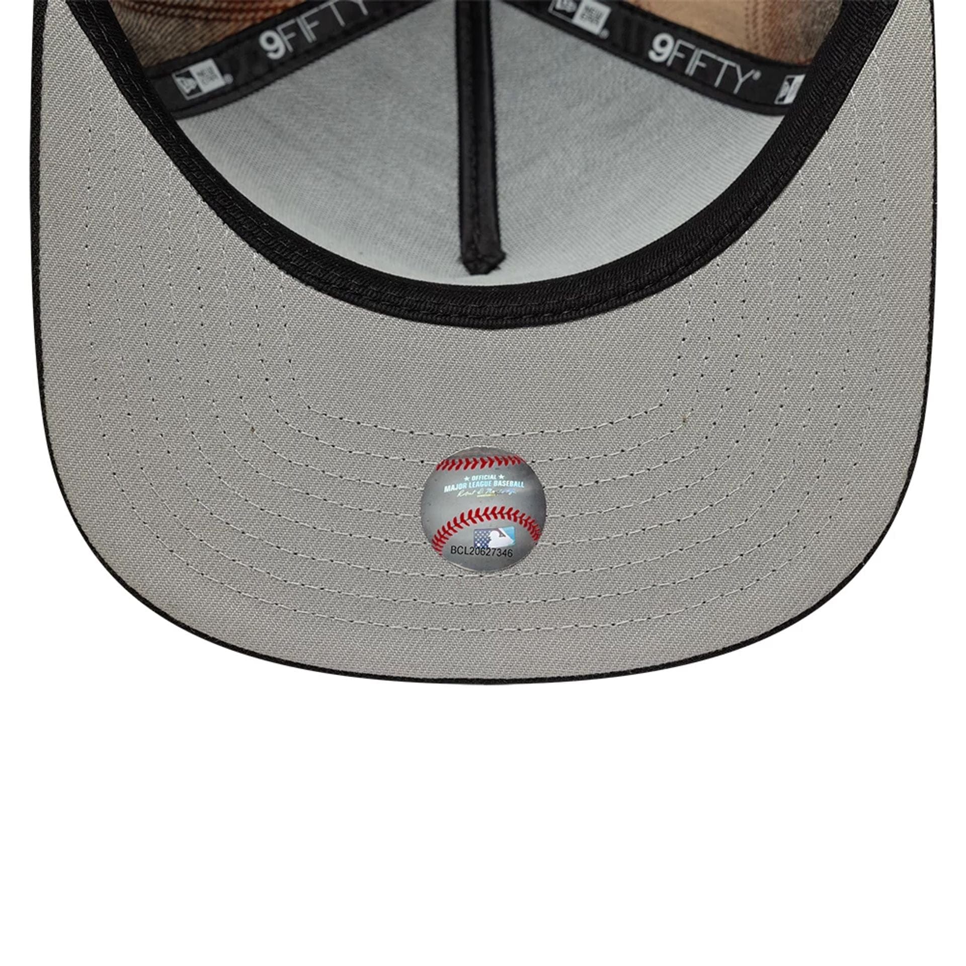 This is a San Francisco Giants MLB Grunge Style Plaid Open Brown 9FIFTY A-Frame Snapback Adjustable Cap 3
