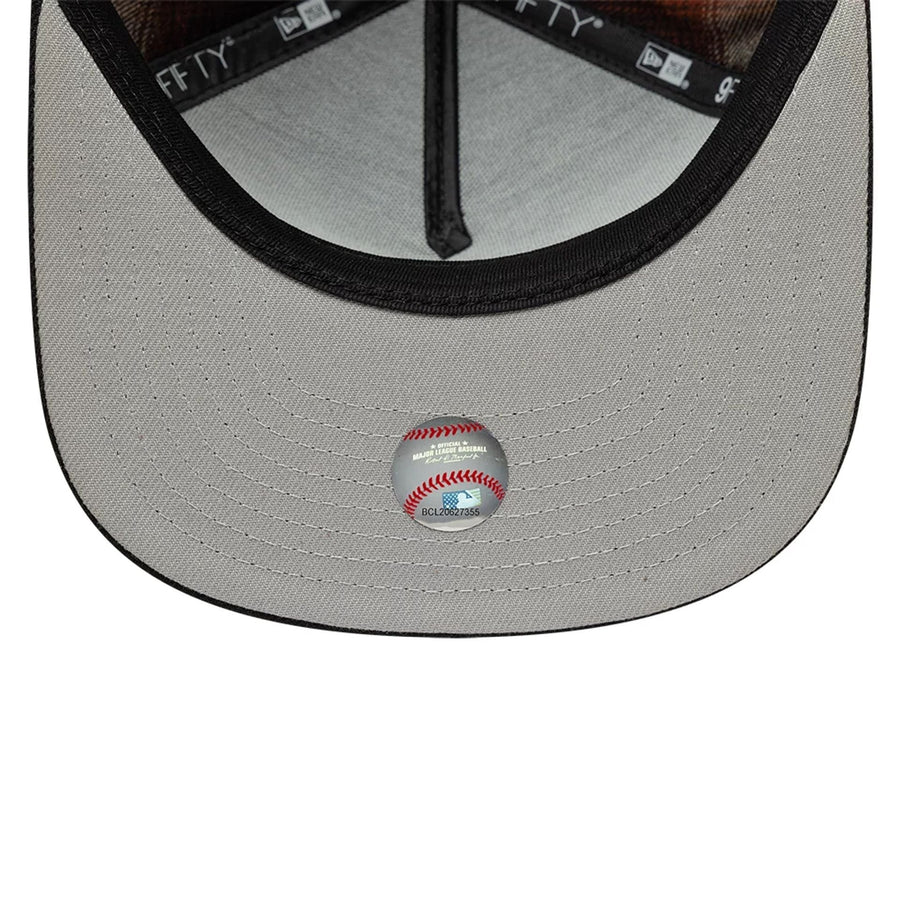 This is a Atlanta Braves MLB Grunge Style Plaid Open Brown 9FIFTY A-Frame Snapback Adjustable Cap 3