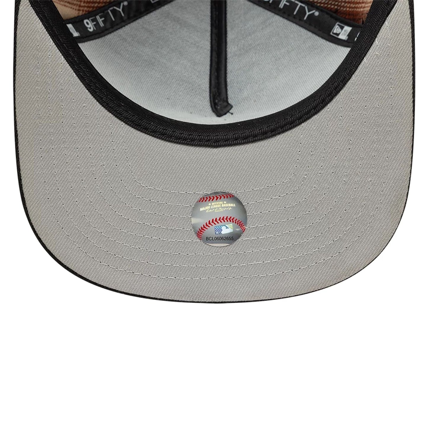 This is a New York Mets MLB Grunge Style Plaid Open Brown 9FIFTY A-Frame Snapback Adjustable Cap 3