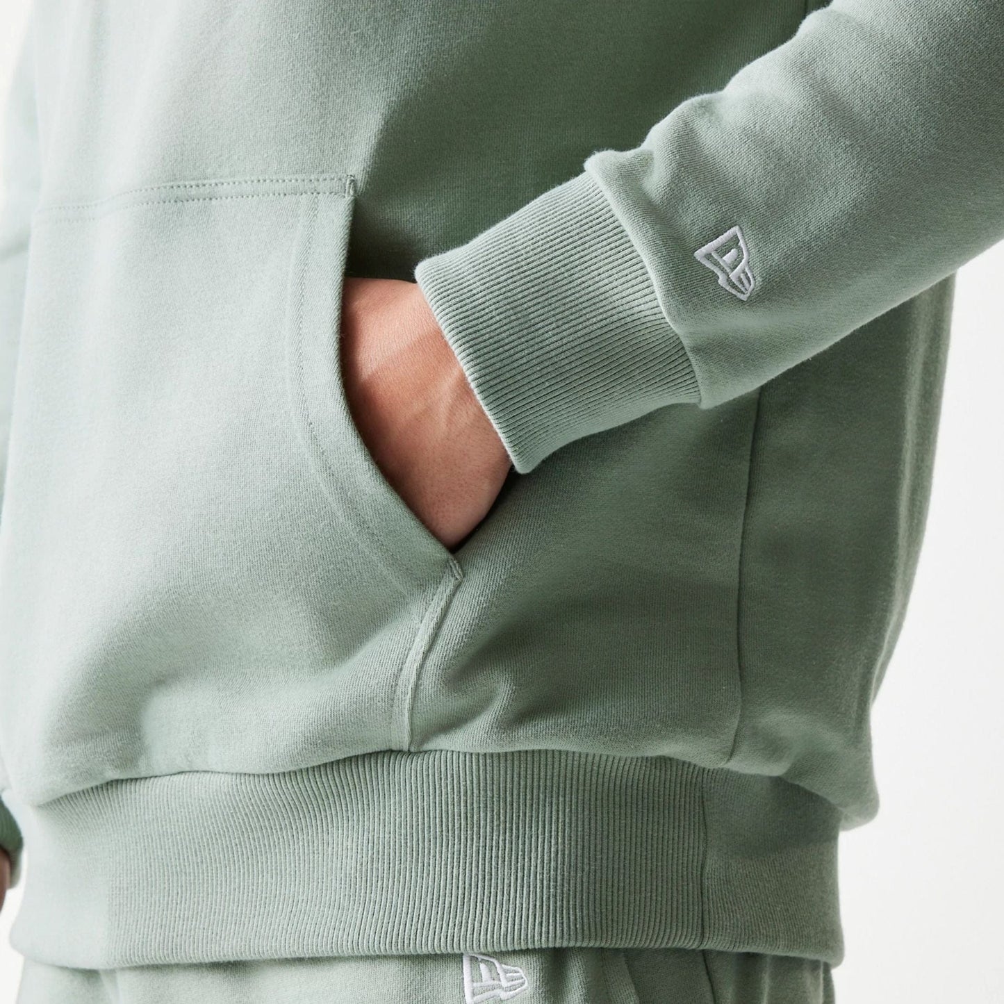 The model is wearing this MLB League Essential Midi LA Dodgers Oversized Pullover Hoodie in pastel green. 5