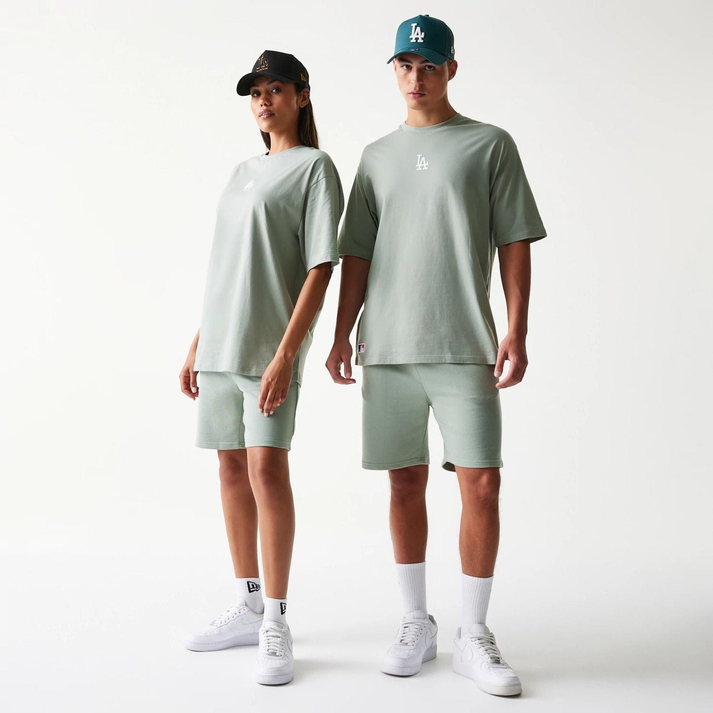 The model is wearing this MLB League Essential Midi LA Dodgers Oversized T-Shirt in pastel green. 1
