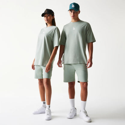 The model is wearing this MLB League Essential Midi LA Dodgers Oversized T-Shirt in pastel green. 1