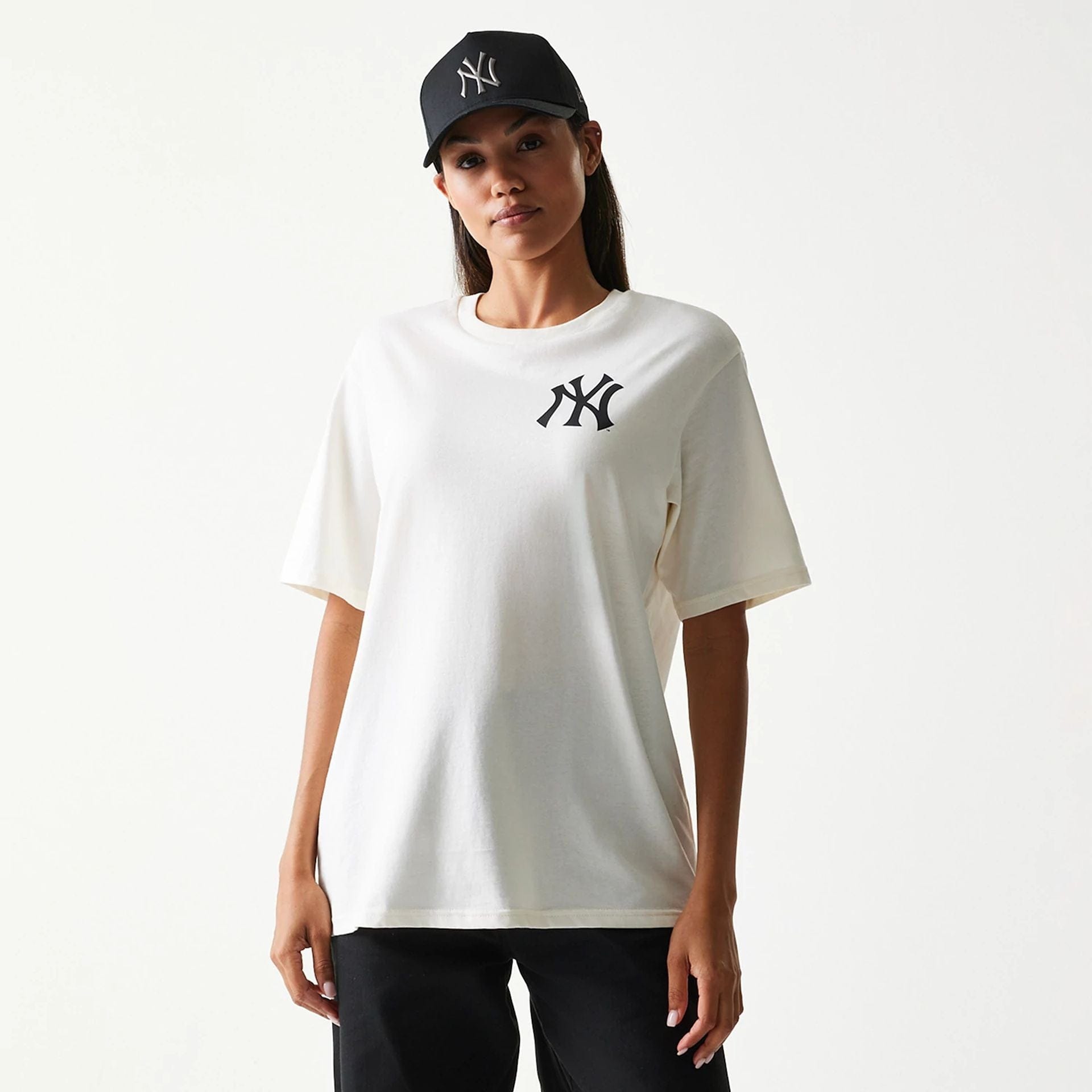 The model is wearing this MLB Food Graphic New York Yankees T-Shirt in open white. 4