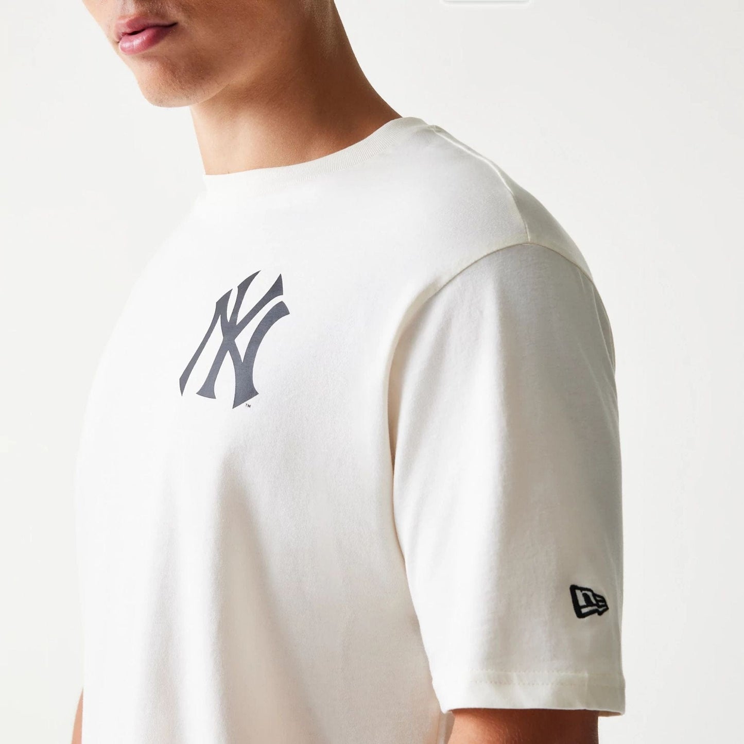 The model is wearing this MLB Food Graphic New York Yankees T-Shirt in open white. 7
