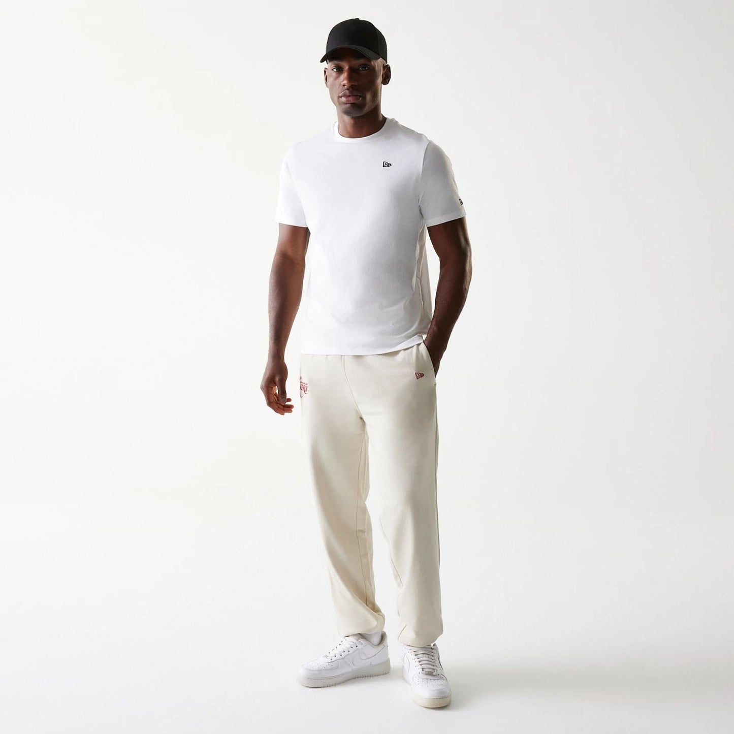 The model is wearing this NBA League Essential LA Lakers Joggers in cream. 8