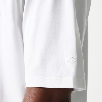 The model is wearing this NBA Chicago Bulls Oversized T-Shirt in white. 5