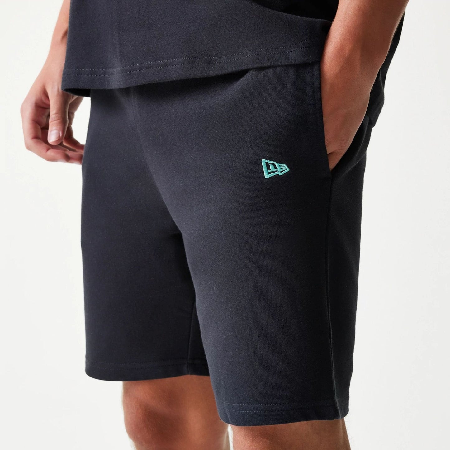 The model is wearing this NBA League Essential Chicago Bulls Shorts in black. 3