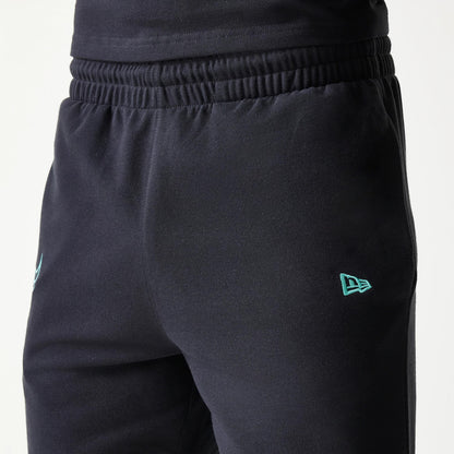 The model is wearing this NBA League Essential Chicago Bulls Shorts in black. 4