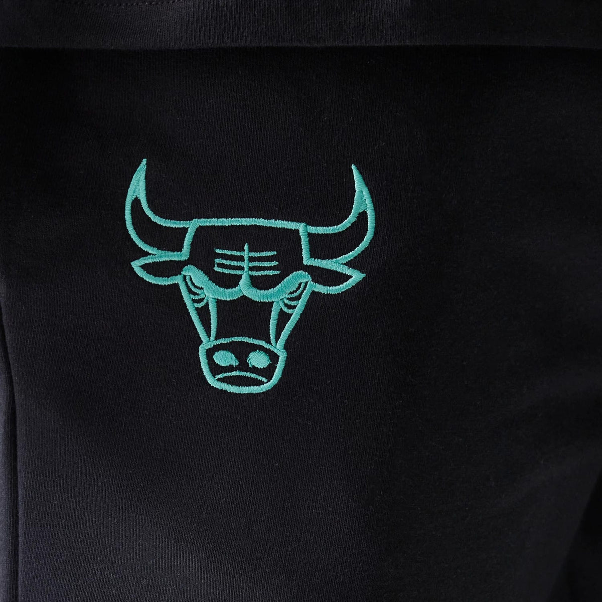 The model is wearing this NBA League Essential Chicago Bulls Shorts in black. 5