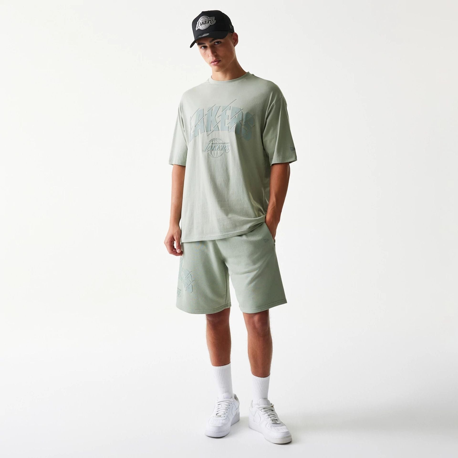 The model is wearing this NBA LA Lakers Oversized T-Shirt in pastel green. 8