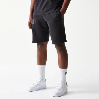 New Era Chicago Bulls NBA Black Shorts, front view on a model showing the black shorts with graphic on the left thigh, two side pockets and an embroidered New Era logo near the pocket on the right side.