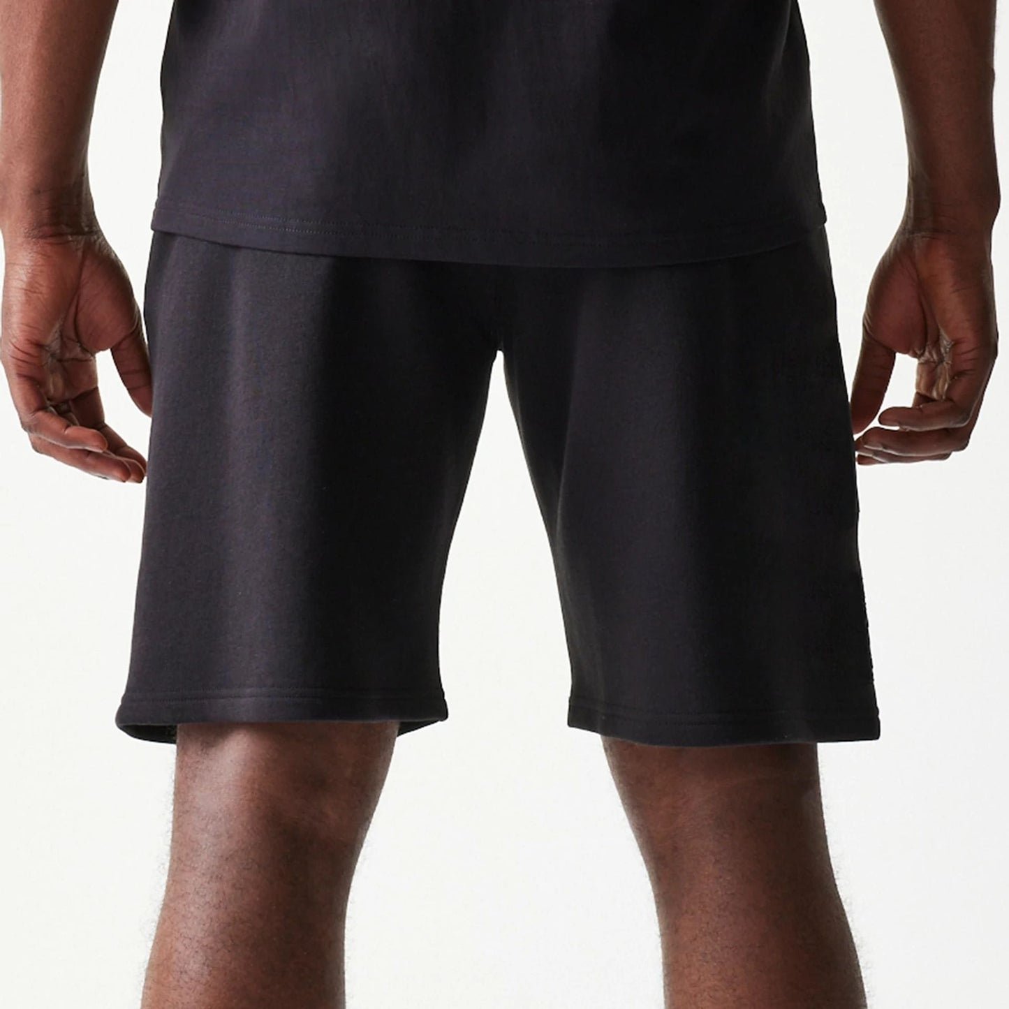 The model is wearing this NBA Chicago Bulls Shorts in black. 7