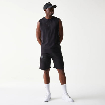 The model is wearing this NBA Chicago Bulls Shorts in black. 8