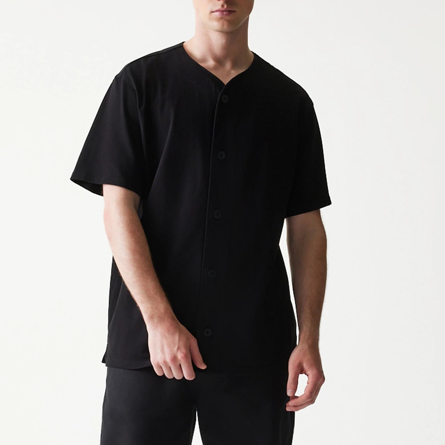 The model is wearing this New Era Open Heritage Script T-Shirt in black. 3
