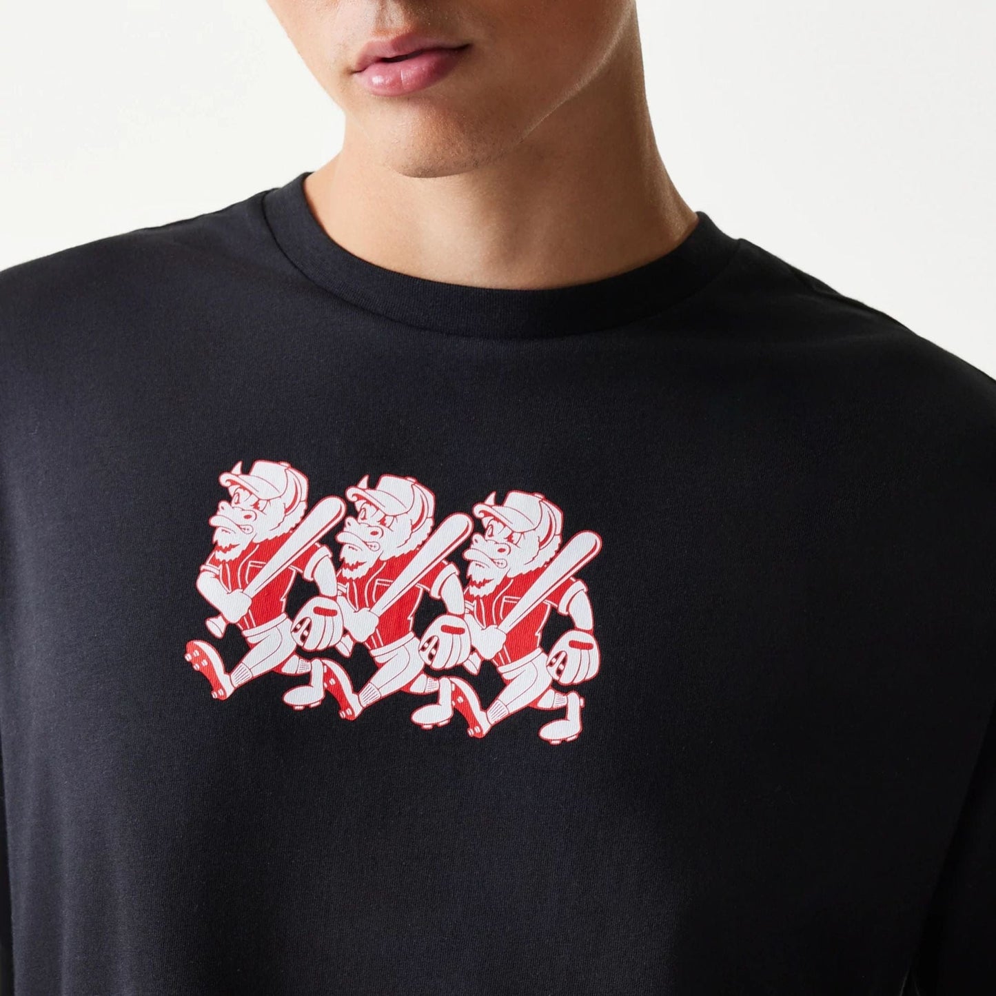 The model is wearing this New Era Baseball Cows Character Graphic Oversized T-Shirt in black. 6