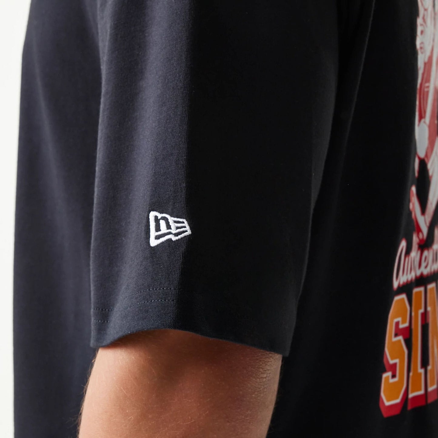 The model is wearing this New Era Baseball Cows Character Graphic Oversized T-Shirt in black. 7