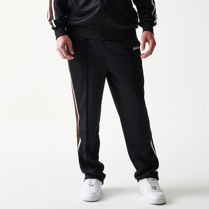 The model is wearing this New Era Script Straight Leg Joggers in black. 3