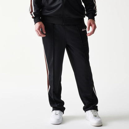 The model is wearing this New Era Script Straight Leg Joggers in black. 3