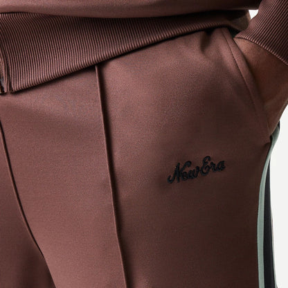 The model is wearing this New Era Script Straight Leg Joggers in brown. 3