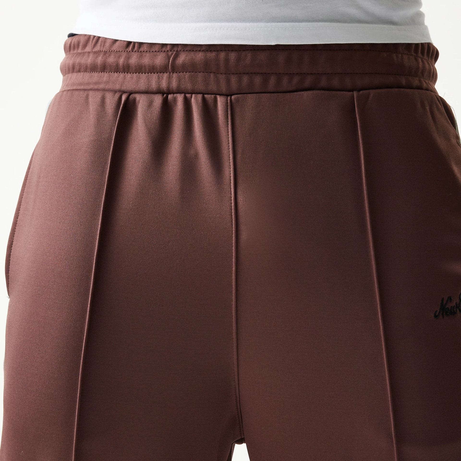 The model is wearing this New Era Script Straight Leg Joggers in brown. 6