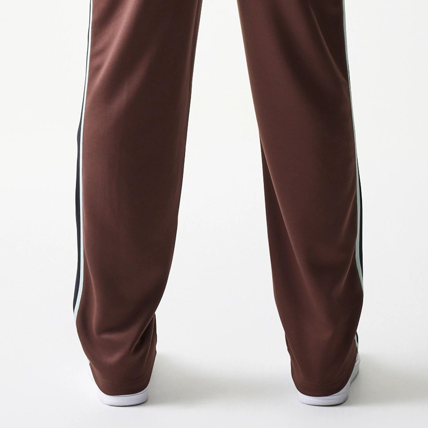 The model is wearing this New Era Script Straight Leg Joggers in brown. 5