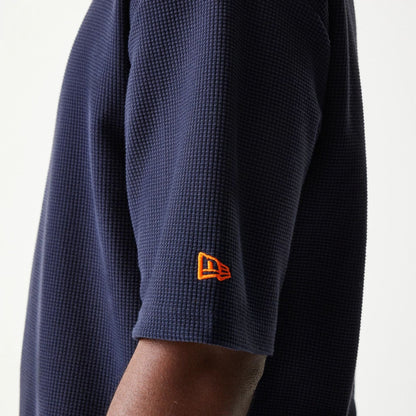 The model is wearing this MLB Waffle New York Mets Oversized T-Shirt in navy. 5