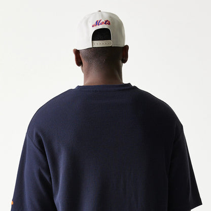 The model is wearing this MLB Waffle New York Mets Oversized T-Shirt in navy. 7