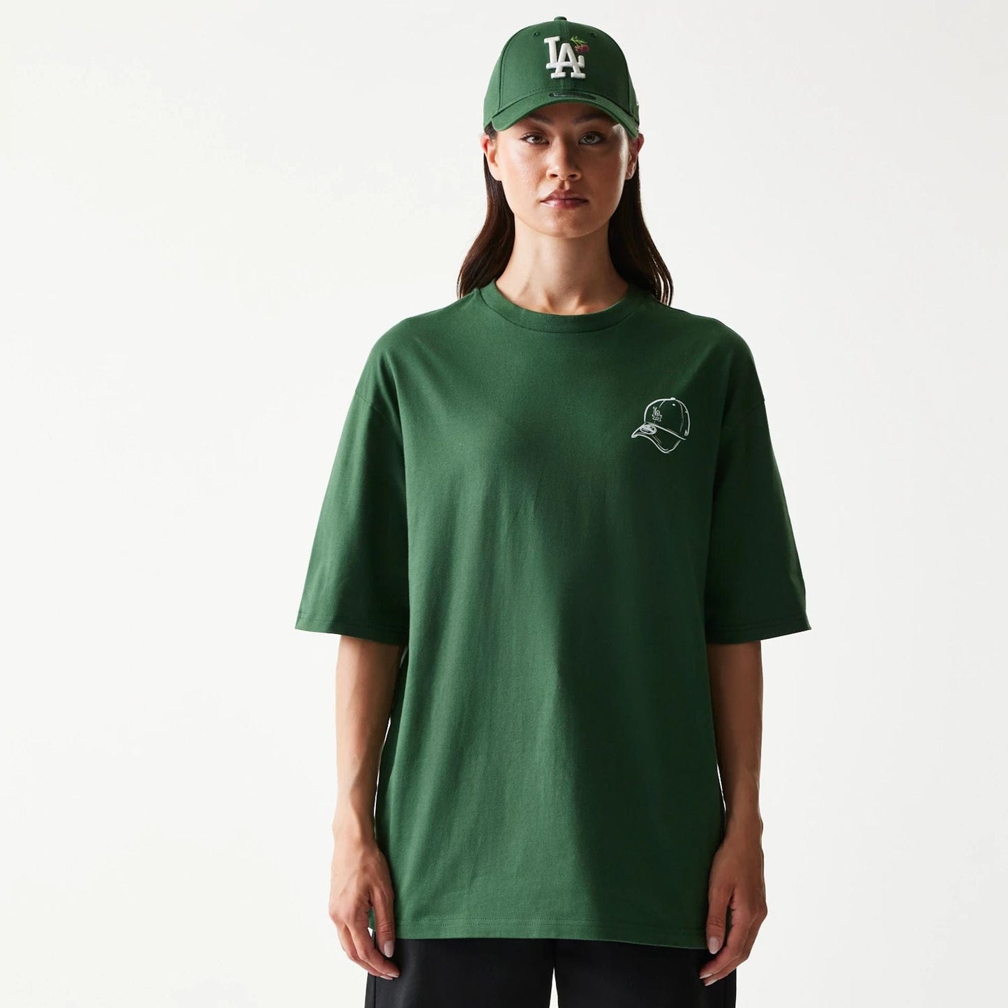 The model is wearing this MLB Baseball Graphic LA Dodgers Oversized T-Shirt in dark green. 4