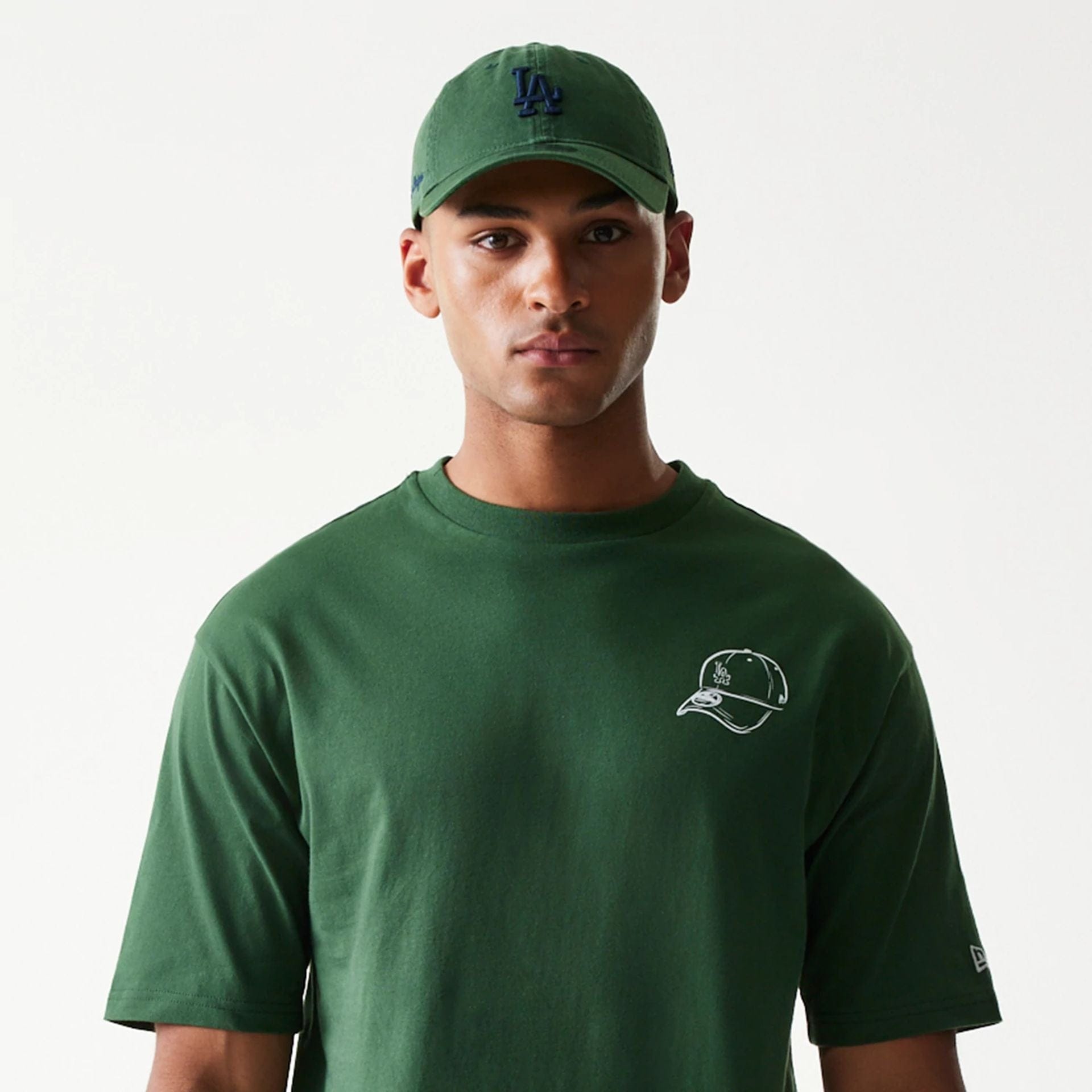 The model is wearing this MLB Baseball Graphic LA Dodgers Oversized T-Shirt in dark green. 5