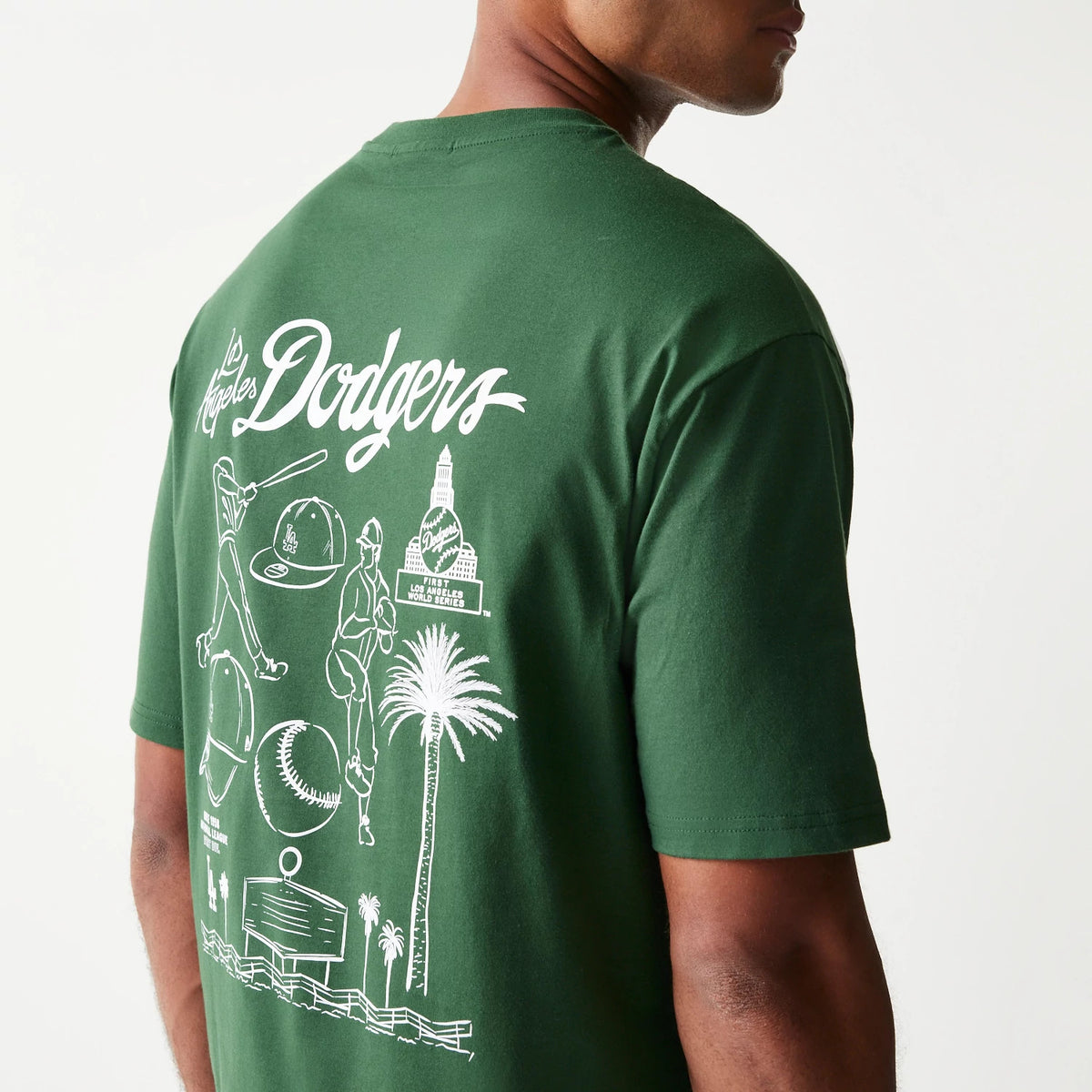 The model is wearing this MLB Baseball Graphic LA Dodgers Oversized T-Shirt in dark green. 6