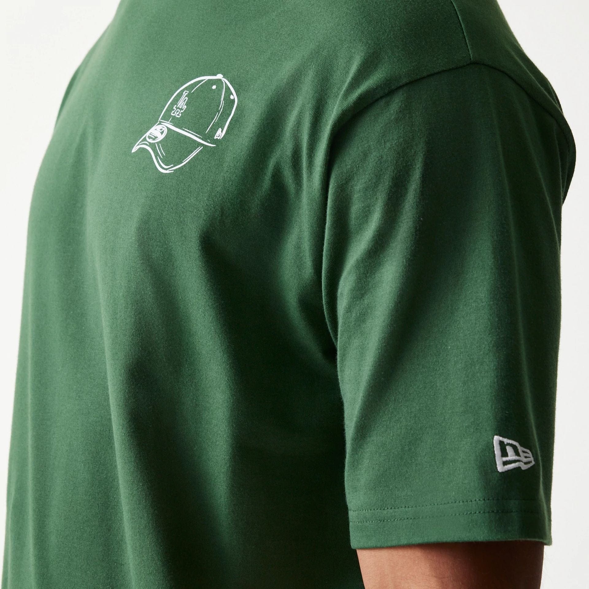 The model is wearing this MLB Baseball Graphic LA Dodgers Oversized T-Shirt in dark green. 7
