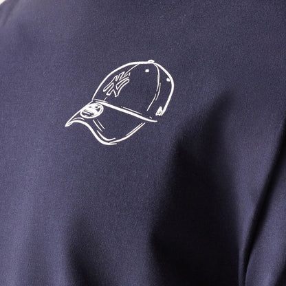 The model is wearing this MLB Baseball Graphic New York Yankees Oversized T-Shirt in navy. 5