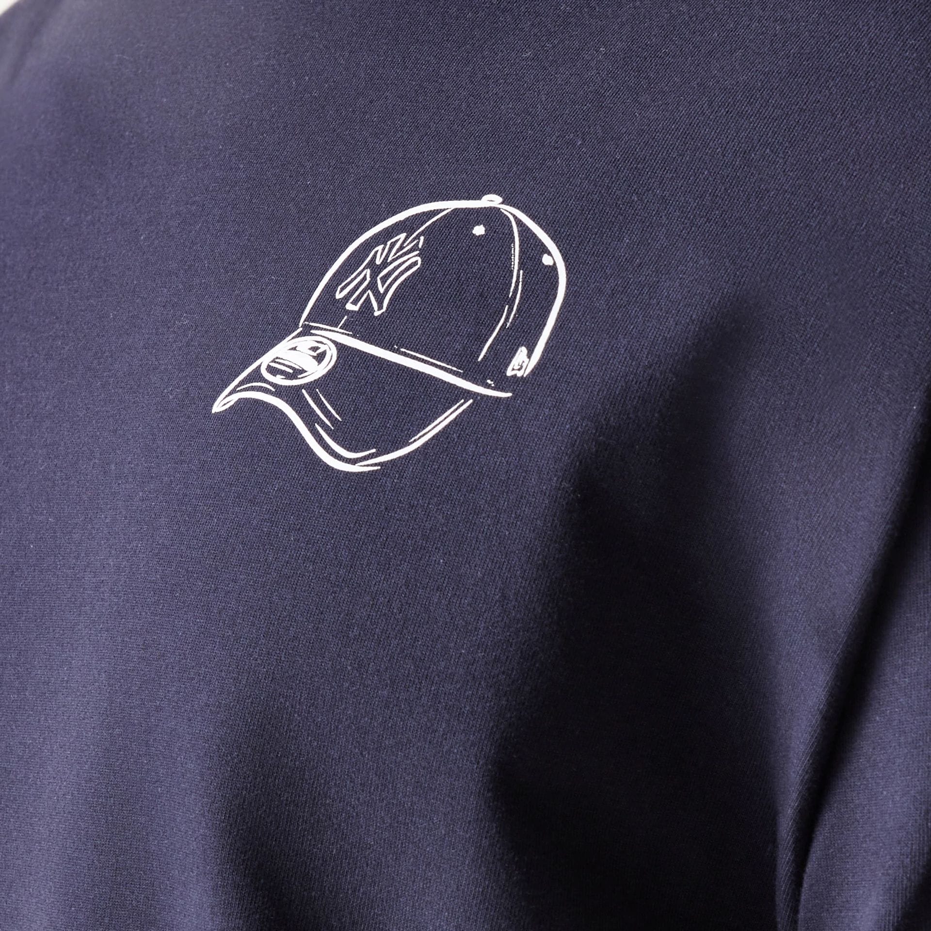 The model is wearing this MLB Baseball Graphic New York Yankees Oversized T-Shirt in navy. 5