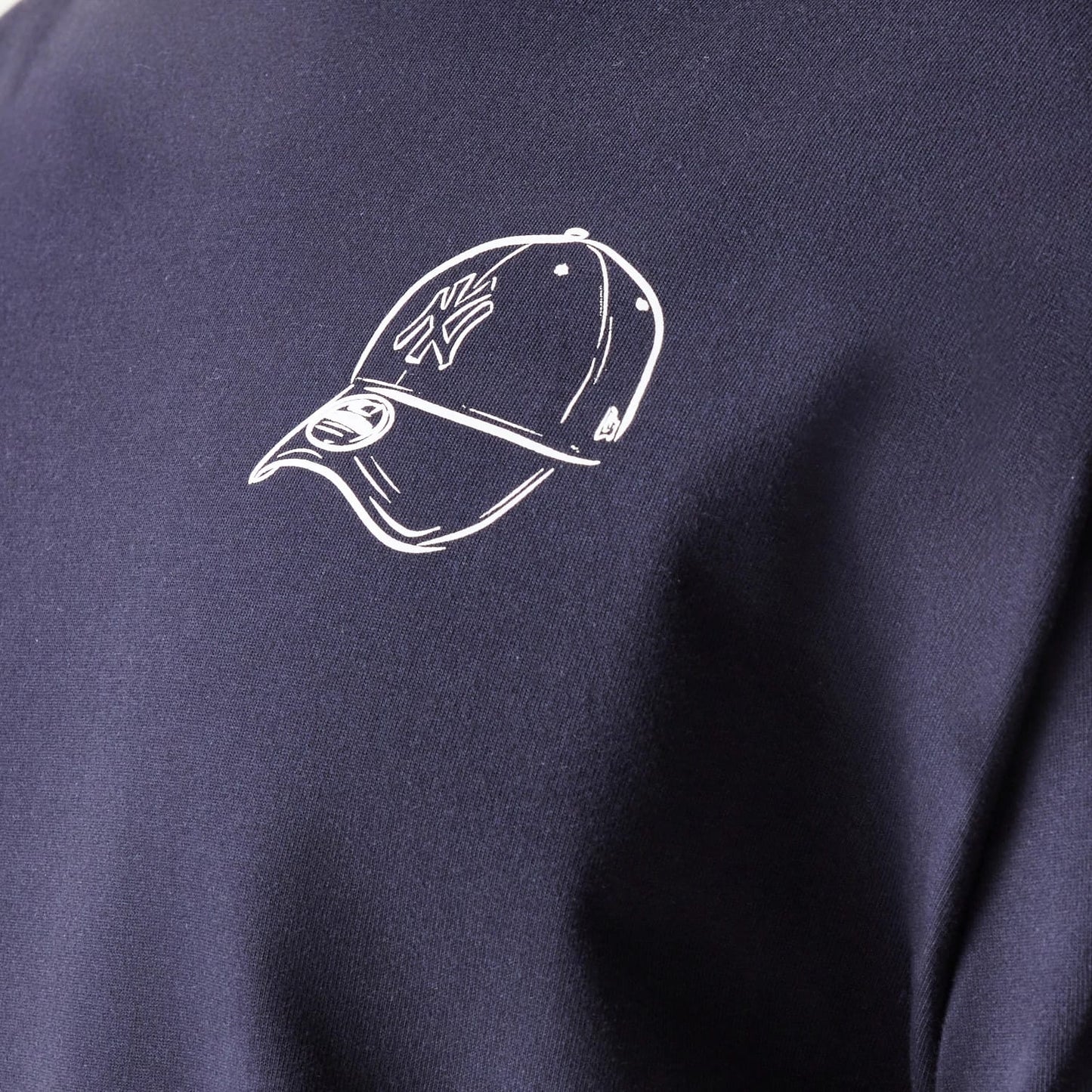 The model is wearing this MLB Baseball Graphic New York Yankees Oversized T-Shirt in navy. 5