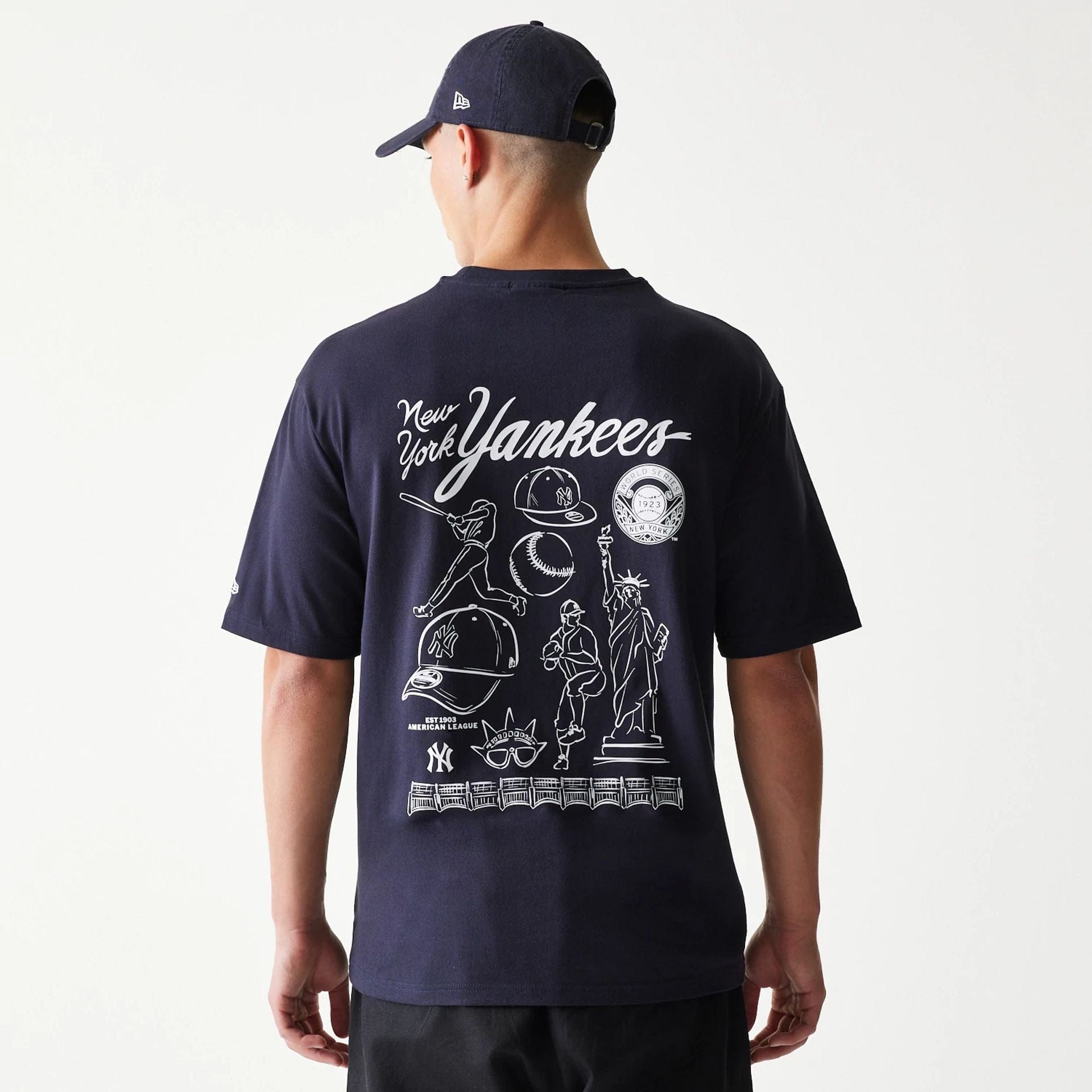The model is wearing this MLB Baseball Graphic New York Yankees Oversized T-Shirt in navy. 2