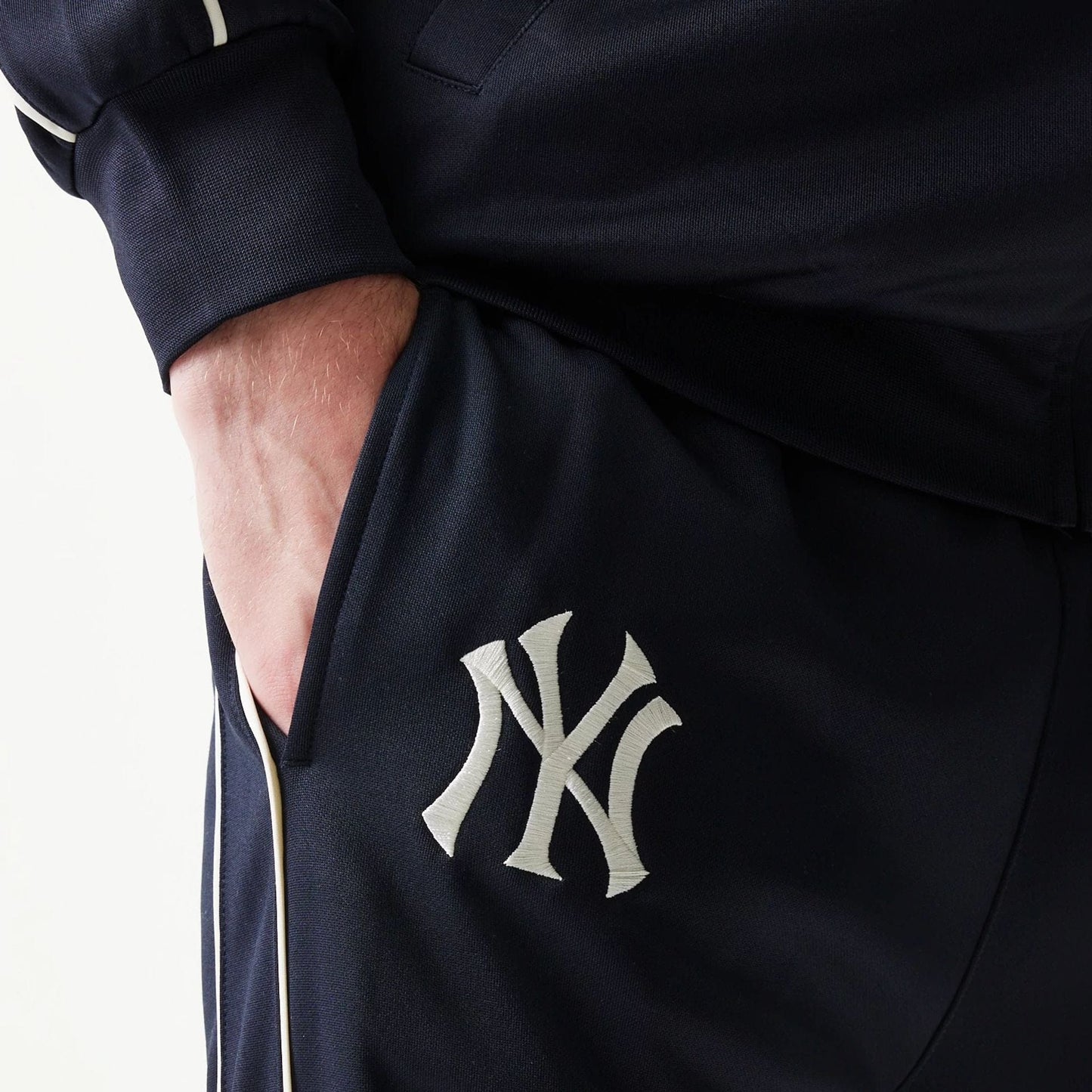 The model is wearing this MLB Piping New York Yankees Straight Leg Joggers in navy. 4