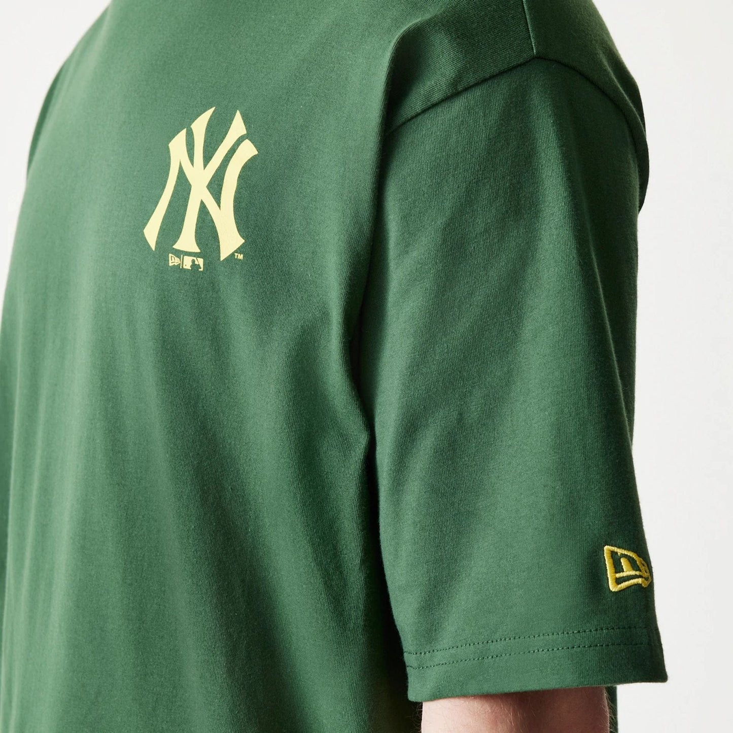 The model is wearing this MLB World Series New York Yankees T-Shirt in dark green. 5