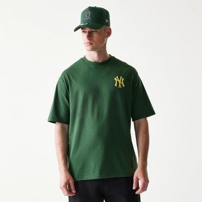 The model is wearing this MLB World Series New York Yankees T-Shirt in dark green. 1