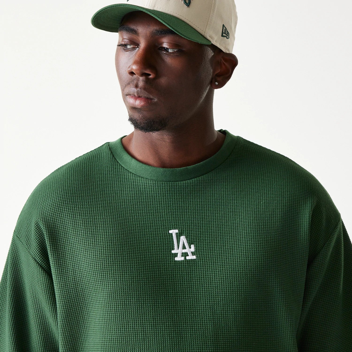 The model is wearing this MLB Waffle LA Dodgers Oversized T-Shirt in dark green. 7