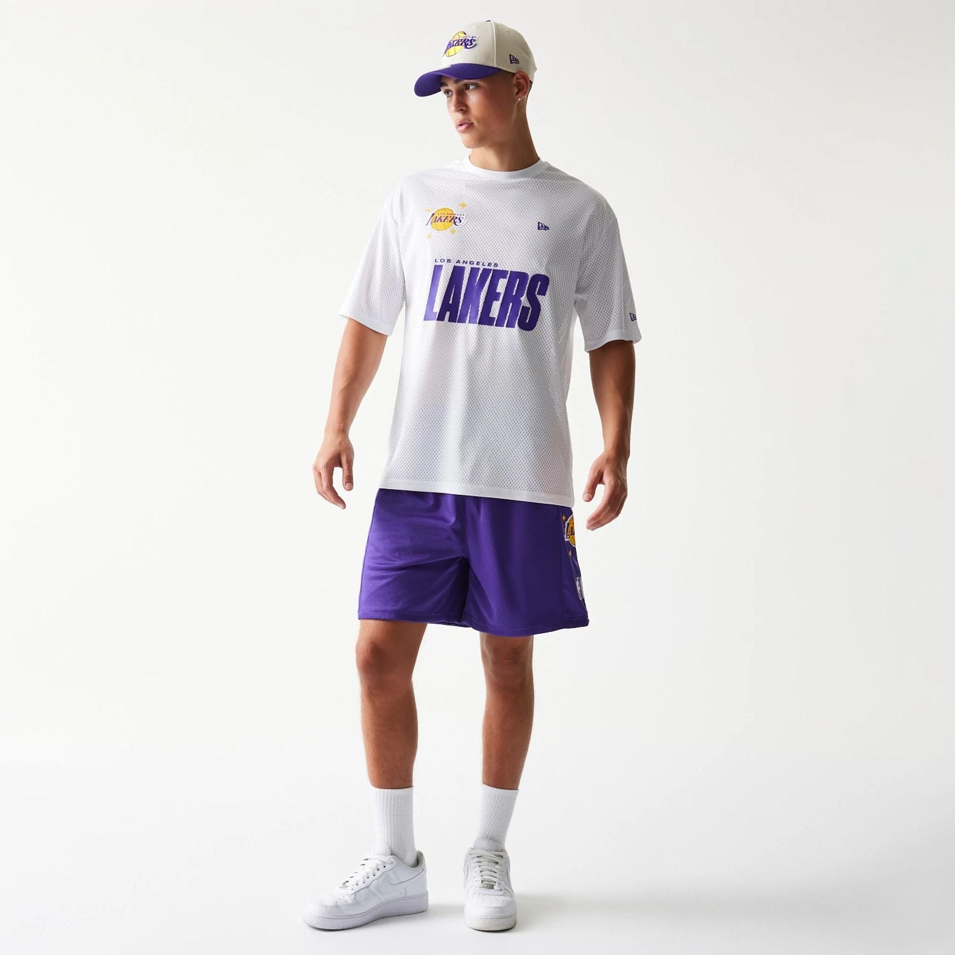 The model is wearing this NBA Graphic Mesh LA Lakers T-Shirt in white. 8