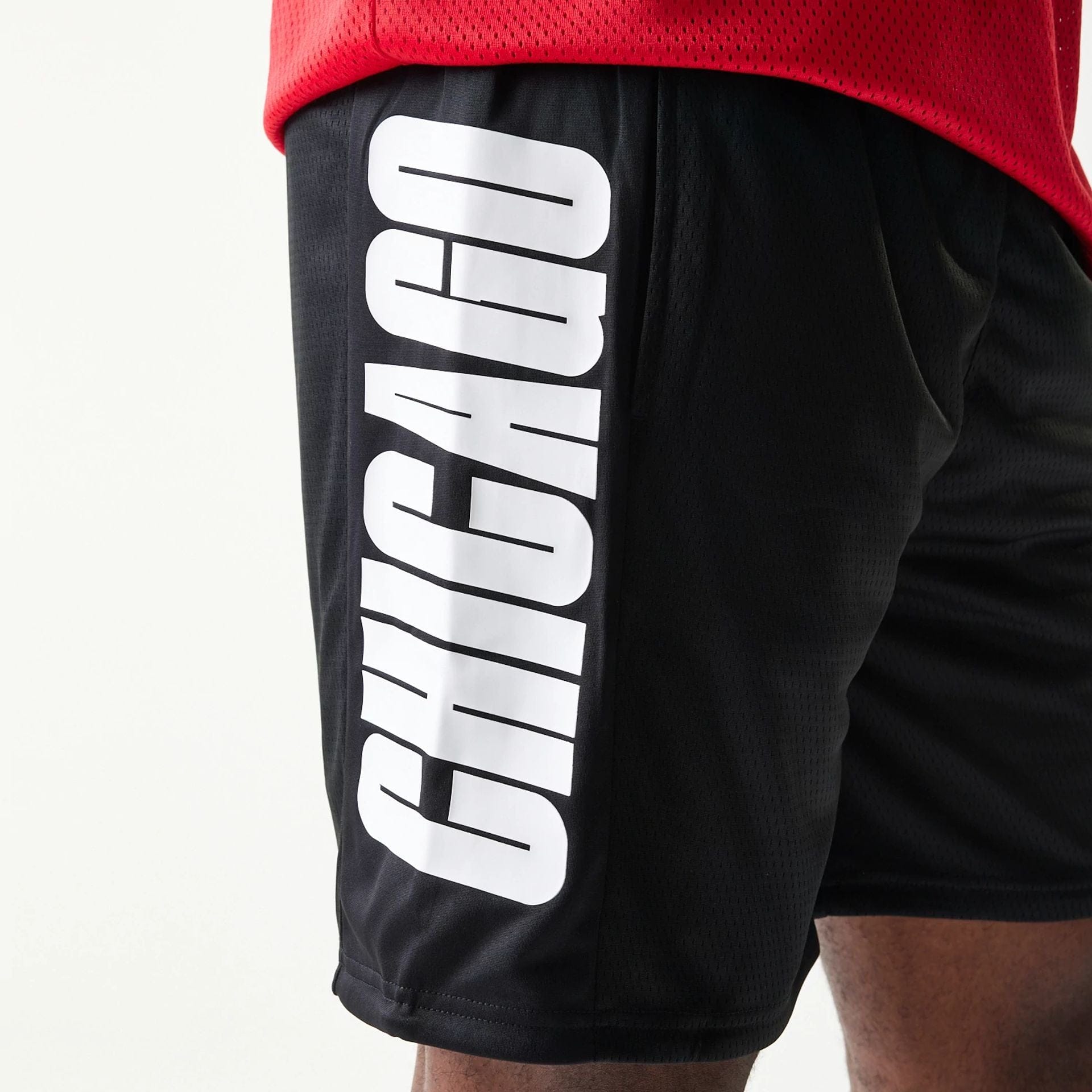 The model is wearing this NBA Mesh Chicago Bulls Shorts in black. 4