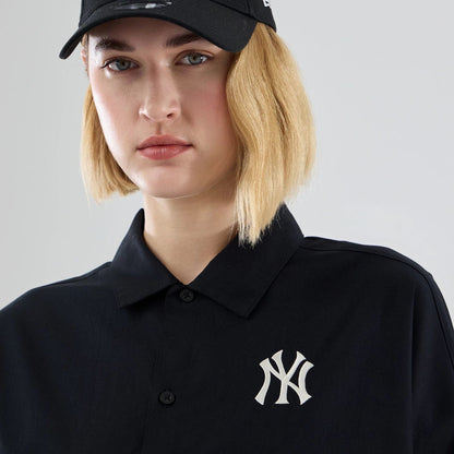 The model is wearing this Womens MLB Shirt New York Yankees Long Sleeve Shirt in black. 6
