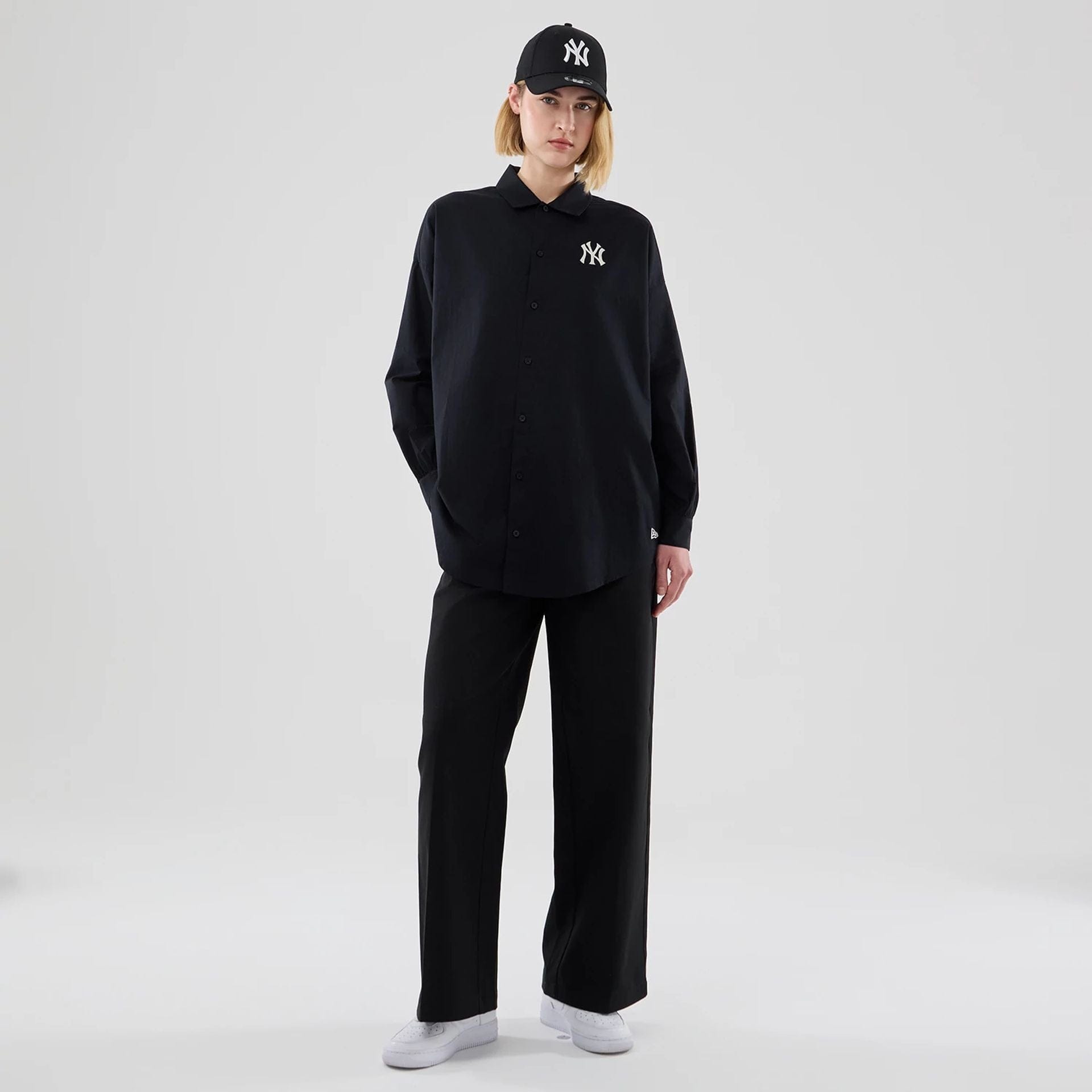 The model is wearing this Womens MLB Shirt New York Yankees Long Sleeve Shirt in black. 8