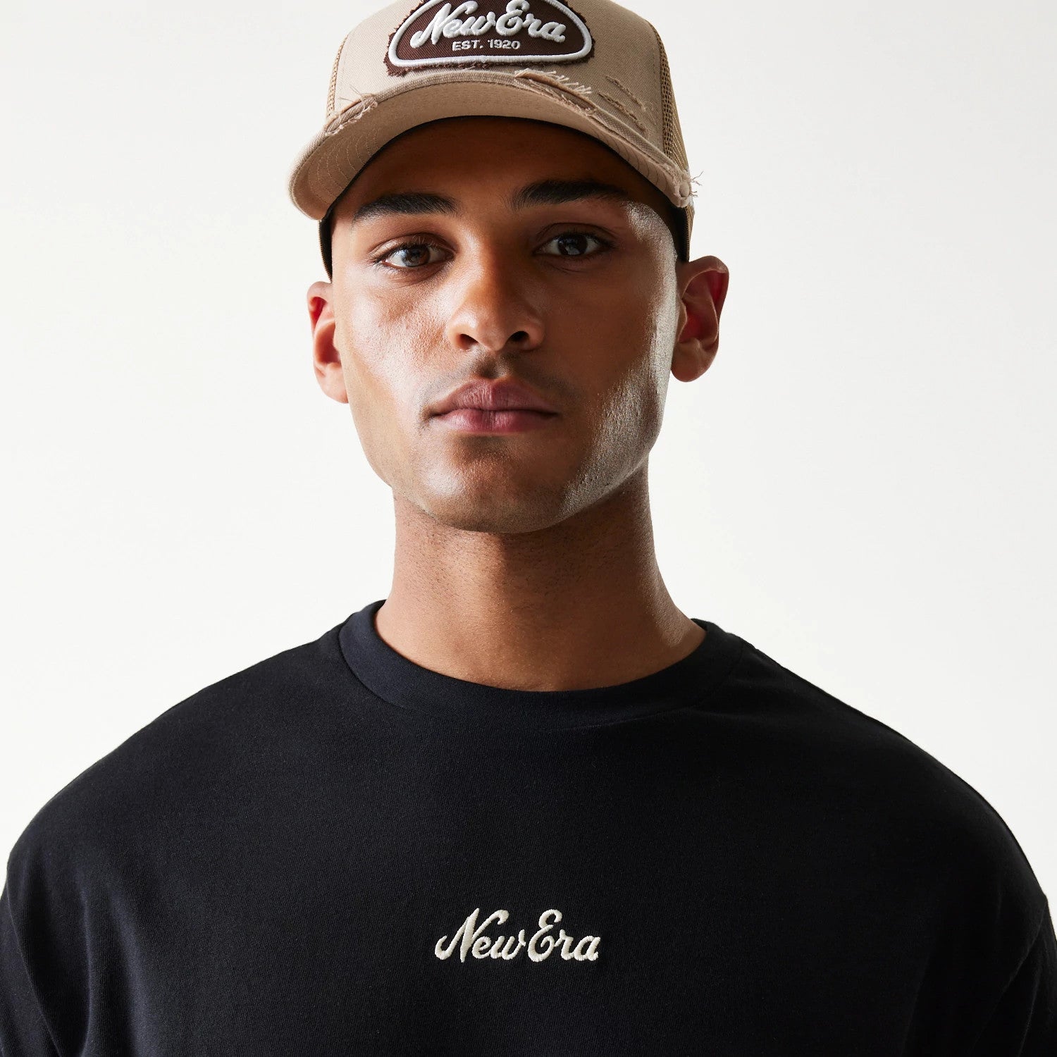 The model is wearing this New Era Heritage Script T-Shirt in black. 5