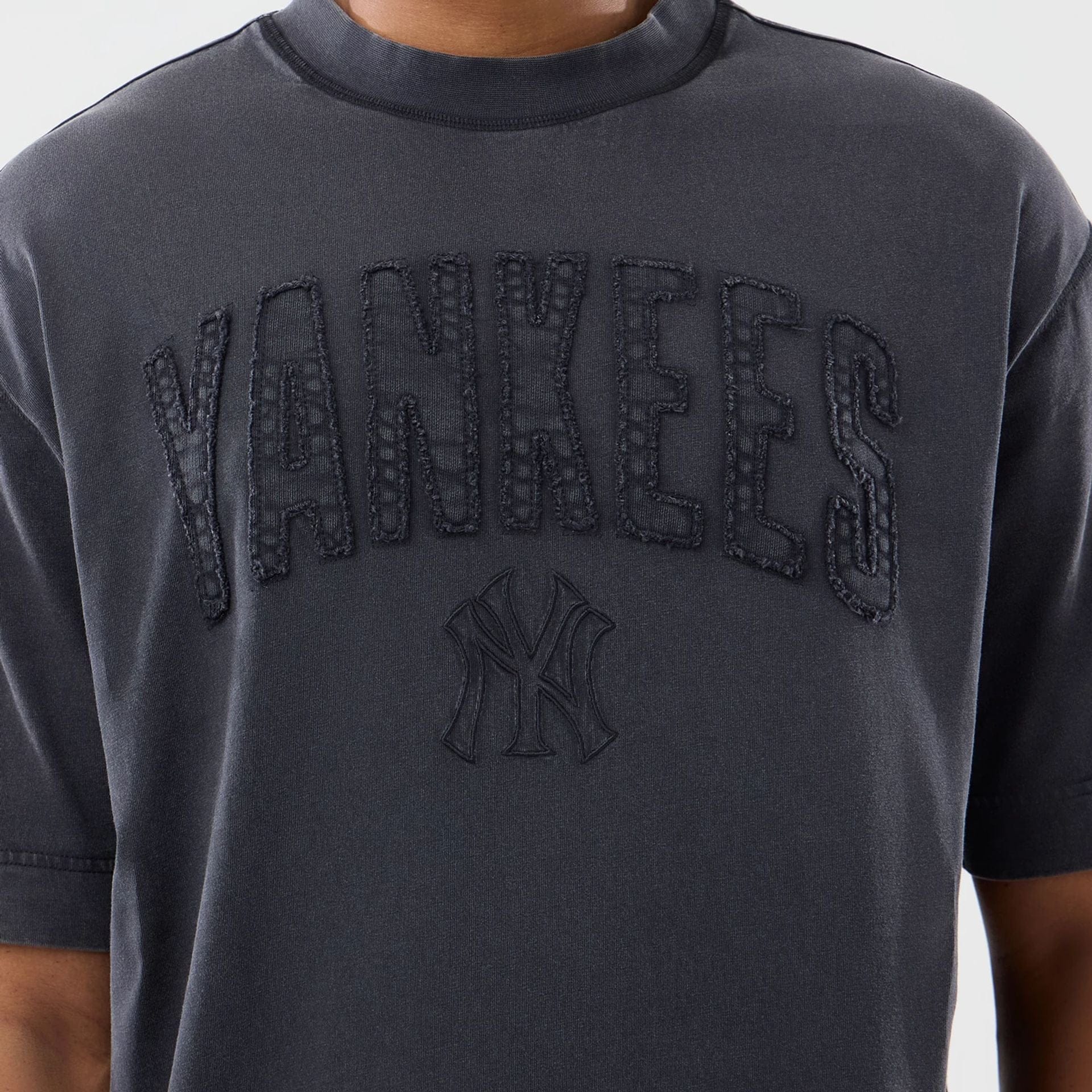 The model is wearing this MLB Washed New York Yankees T-Shirt in black. 4