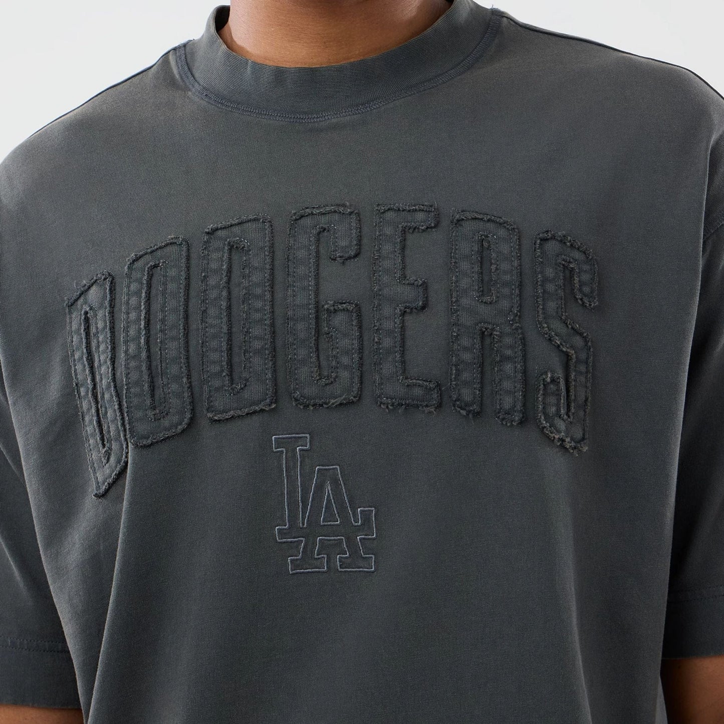 The model is wearing this MLB Washed LA Dodgers T-Shirt in Dark Grey. 4