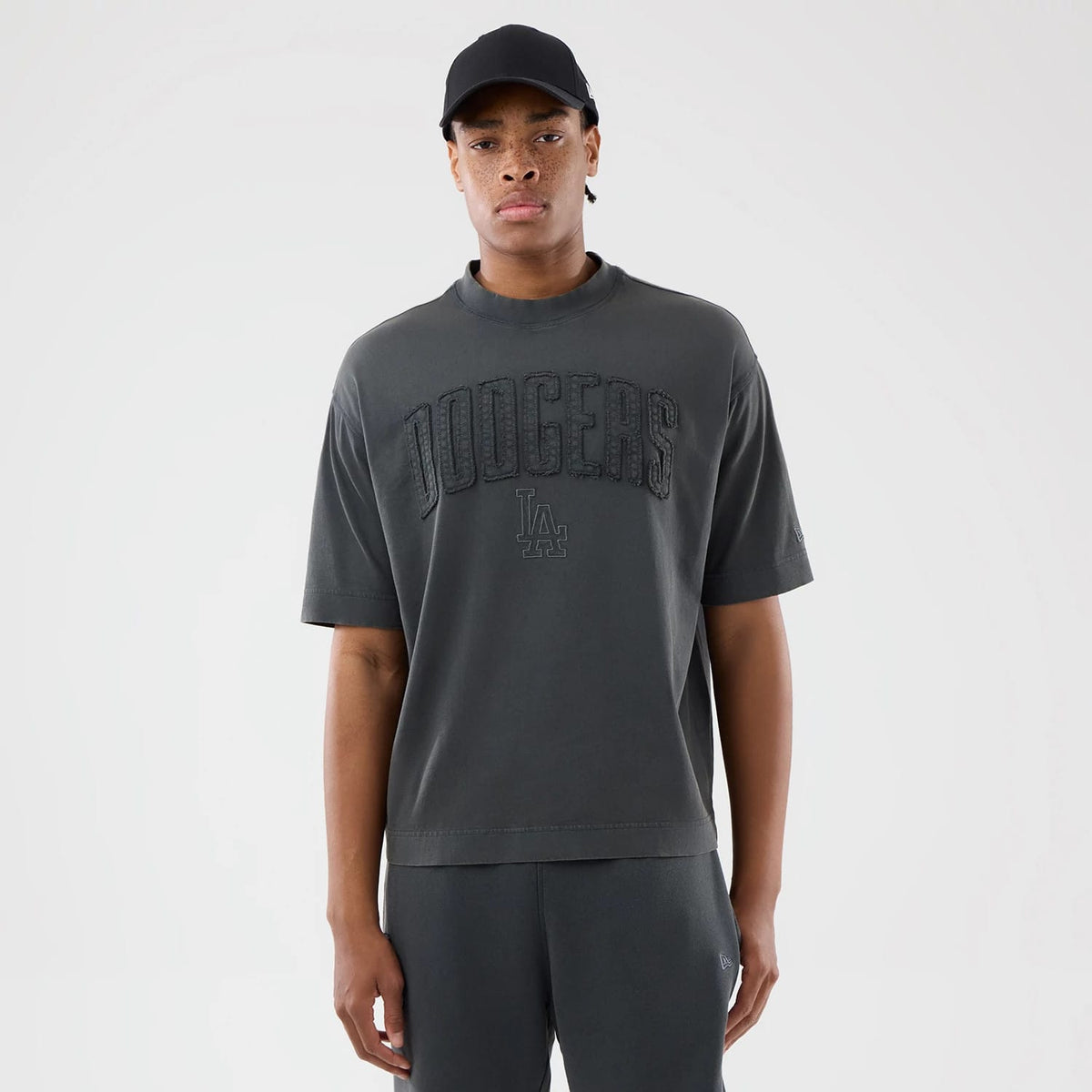 The model is wearing this MLB Washed LA Dodgers T-Shirt in Dark Grey. 1